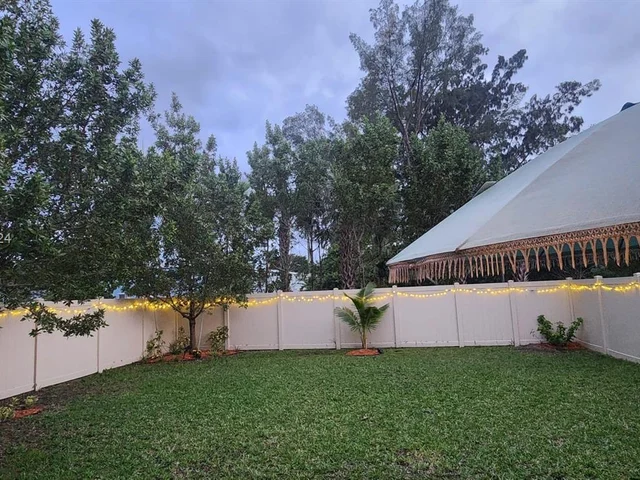 1801 Lake Cove Dr, Lake Worth FL 33460