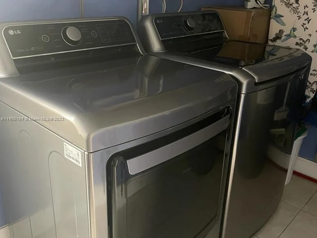 1525 NW 70th Ln, Margate FL 33063