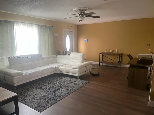 1525 NW 70th Ln, Margate FL 33063