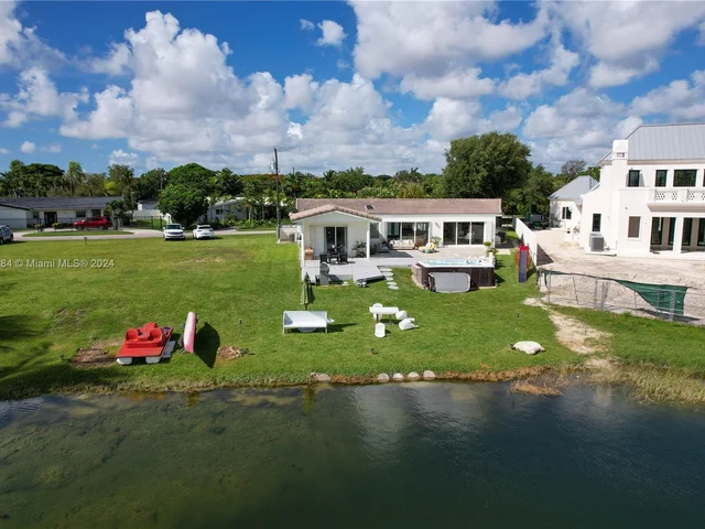 6485 SW 52nd St, Miami FL 33155