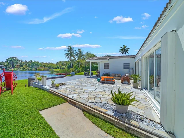 6485 SW 52nd St, Miami FL 33155