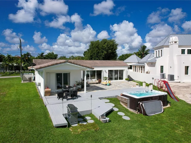 6485 SW 52nd St, Miami FL 33155