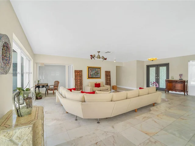 6485 SW 52nd St, Miami FL 33155