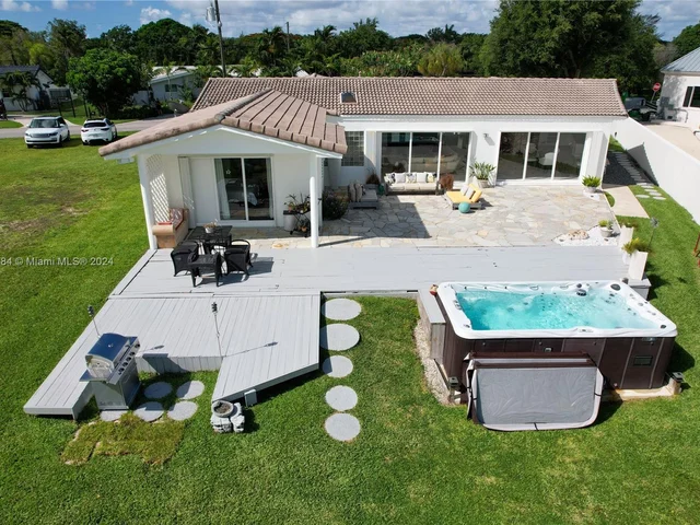 6485 SW 52nd St, Miami FL 33155