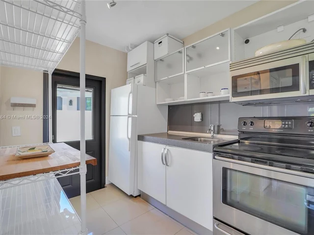 6485 SW 52nd St, Miami FL 33155