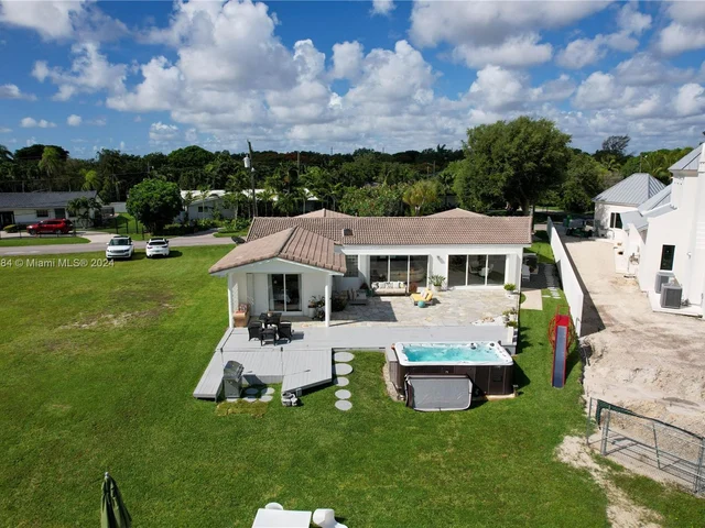 6485 SW 52nd St, Miami FL 33155