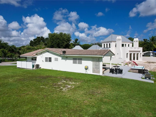 6485 SW 52nd St, Miami FL 33155