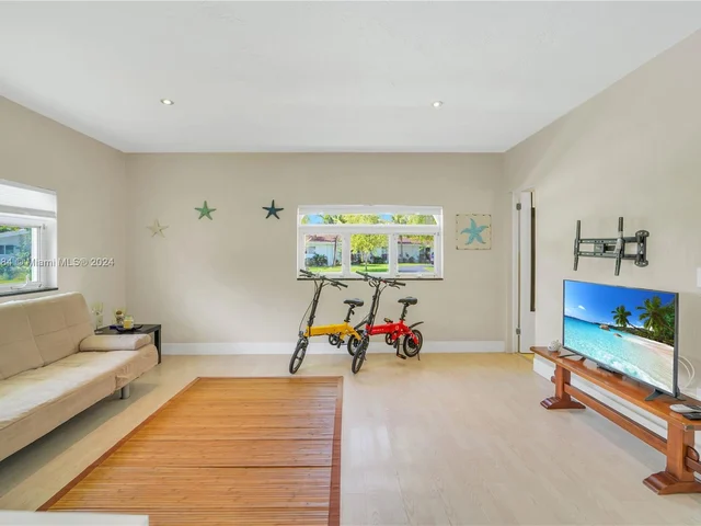 6485 SW 52nd St, Miami FL 33155