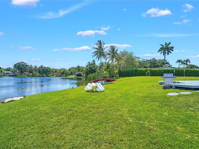 6485 SW 52nd St, Miami FL 33155