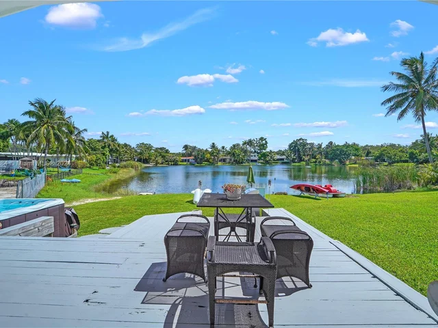 6485 SW 52nd St, Miami FL 33155