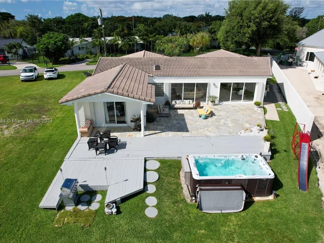 6485 SW 52nd St, Miami FL 33155