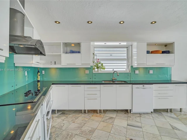 6485 SW 52nd St, Miami FL 33155