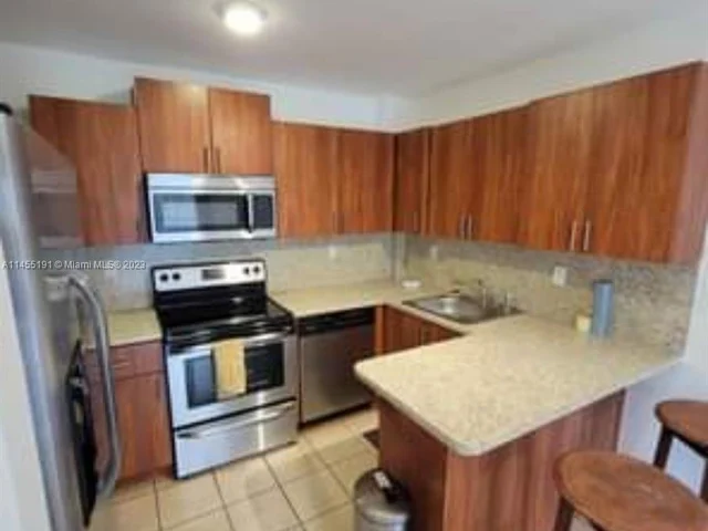 1933 SW 7th St # 102, Miami FL 33135