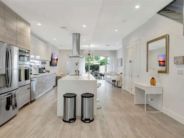 3570 SW 23rd St # 3570, Miami FL 33145