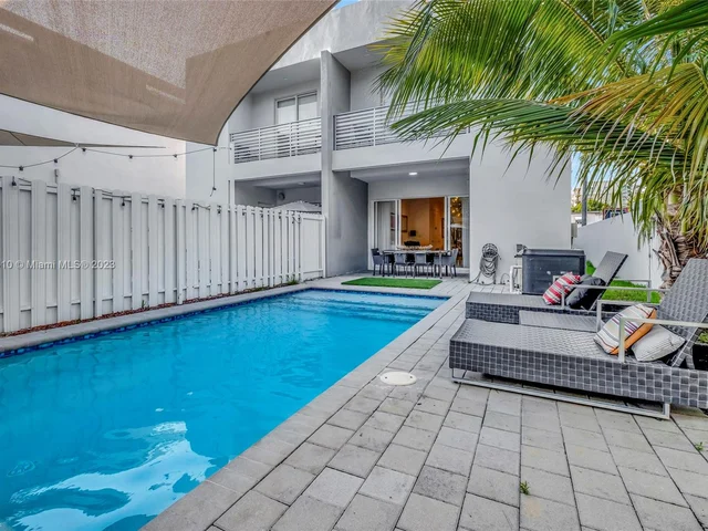 3570 SW 23rd St # 3570, Miami FL 33145