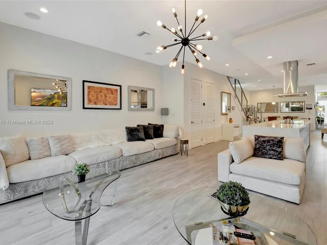 3570 SW 23rd St # 3570, Miami FL 33145