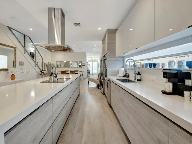 3570 SW 23rd St # 3570, Miami FL 33145