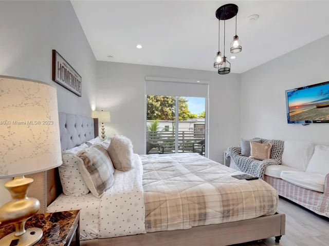 3570 SW 23rd St # 3570, Miami FL 33145