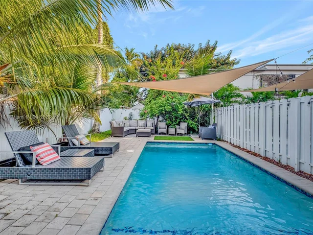 3570 SW 23rd St # 3570, Miami FL 33145