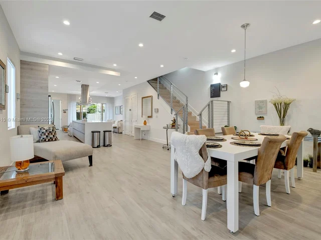 3570 SW 23rd St # 3570, Miami FL 33145