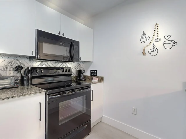 1200 Brickell Bay Dr # 3814, Miami FL 33131