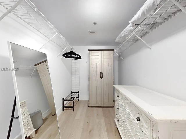 1200 Brickell Bay Dr # 3814, Miami FL 33131