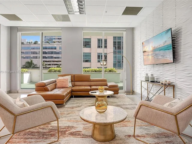 1200 Brickell Bay Dr # 3814, Miami FL 33131