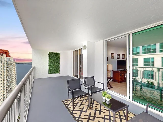 1200 Brickell Bay Dr # 3814, Miami FL 33131