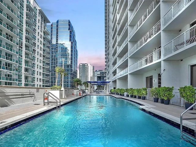 1200 Brickell Bay Dr # 3814, Miami FL 33131