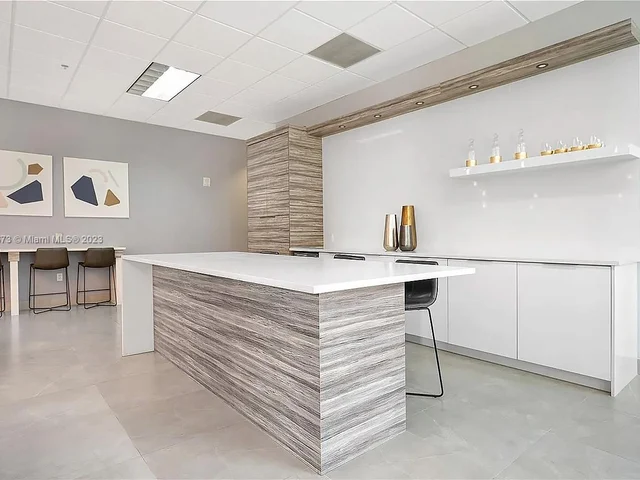 1200 Brickell Bay Dr # 3814, Miami FL 33131