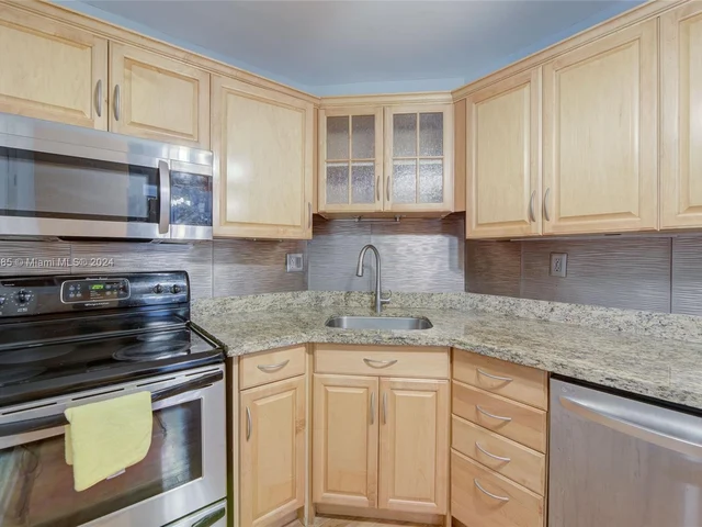 3031 N Ocean Blvd # 305, Fort Lauderdale FL 33308