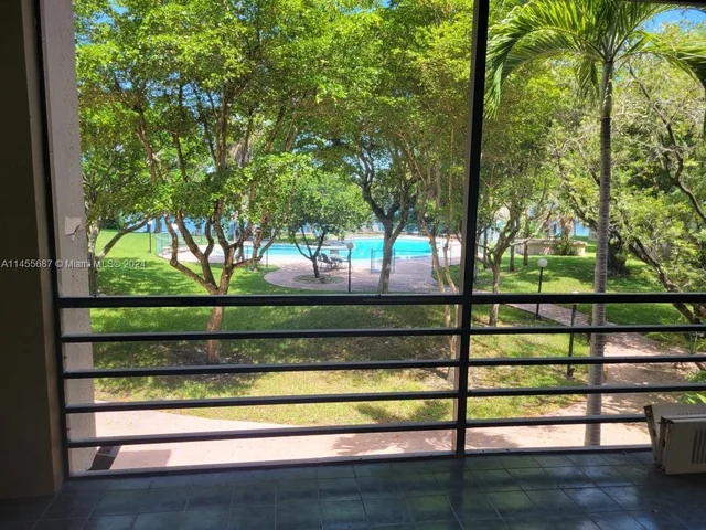 661 NE 195th St # 215, Miami FL 33179