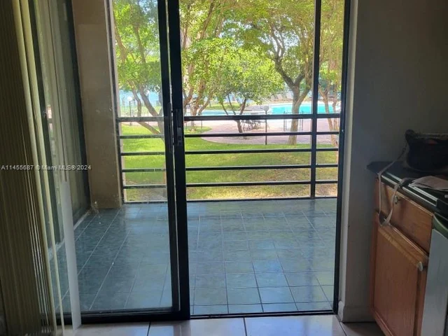 661 NE 195th St # 215, Miami FL 33179