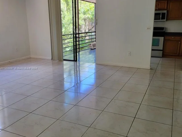 661 NE 195th St # 215, Miami FL 33179