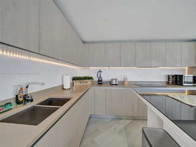 4111 S Ocean Dr, Hollywood FL 33019