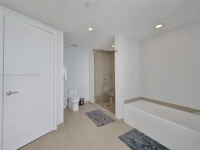 4111 S Ocean Dr, Hollywood FL 33019