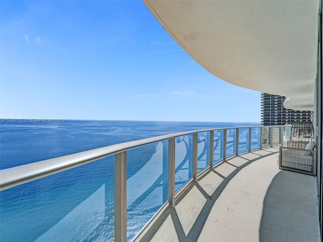 4111 S Ocean Dr, Hollywood FL 33019