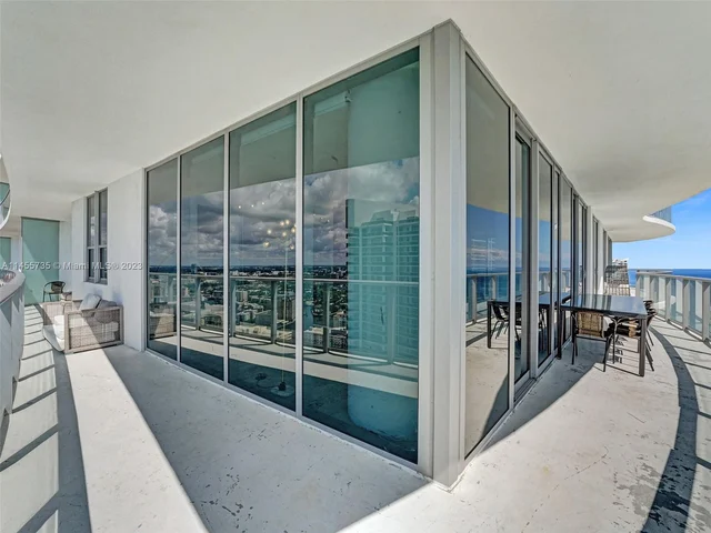 4111 S Ocean Dr, Hollywood FL 33019