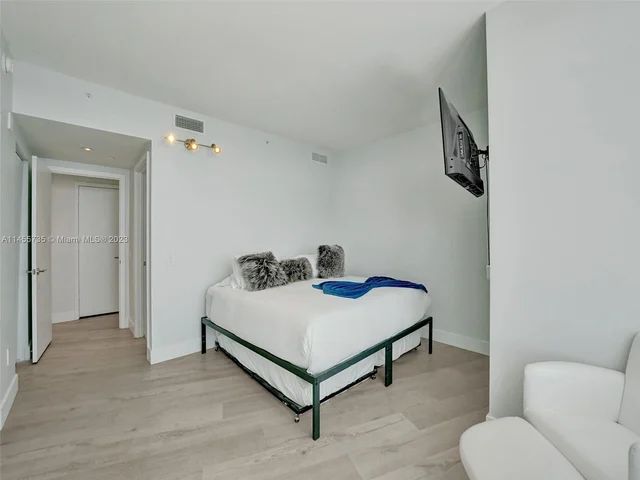 4111 S Ocean Dr, Hollywood FL 33019