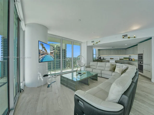 4111 S Ocean Dr, Hollywood FL 33019