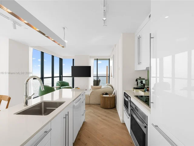 2201 Collins Ave # 1429, Miami Beach FL 33139