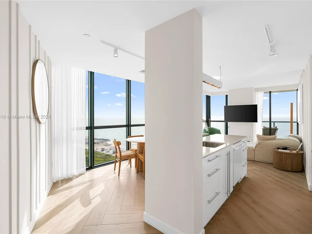 2201 Collins Ave # 1429, Miami Beach FL 33139