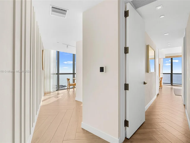 2201 Collins Ave # 1429, Miami Beach FL 33139