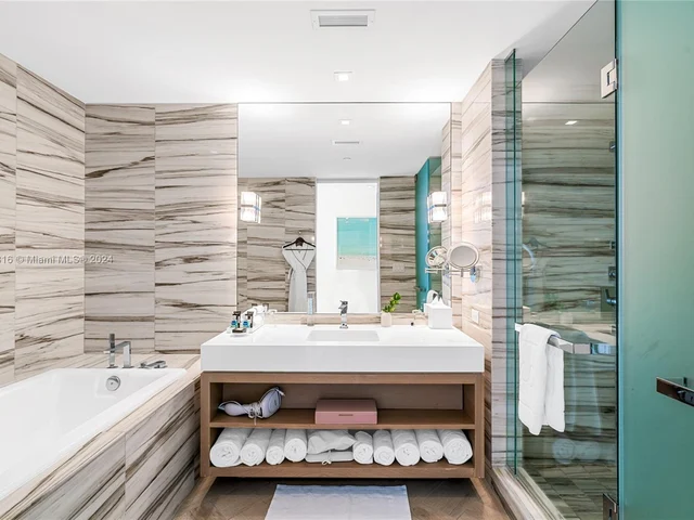 2201 Collins Ave # 1429, Miami Beach FL 33139