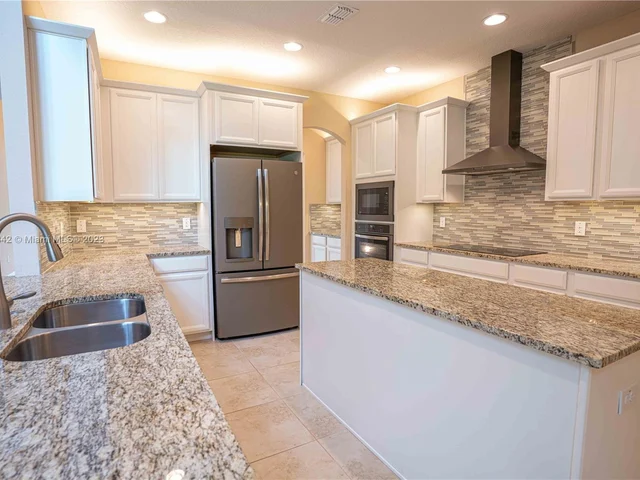 6981 Phillips Reserve Ct, Orlando FL 32819