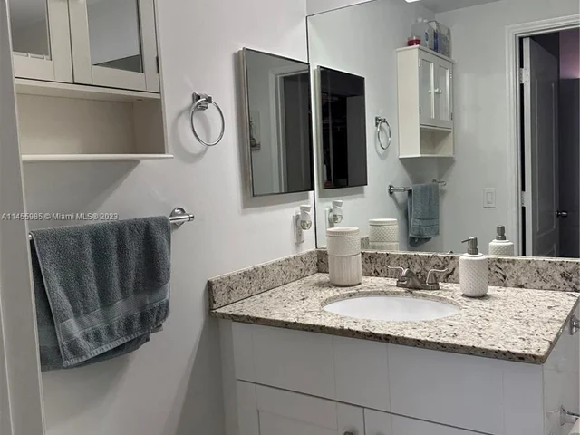 5085 NW 7th St # 816, Miami FL 33126