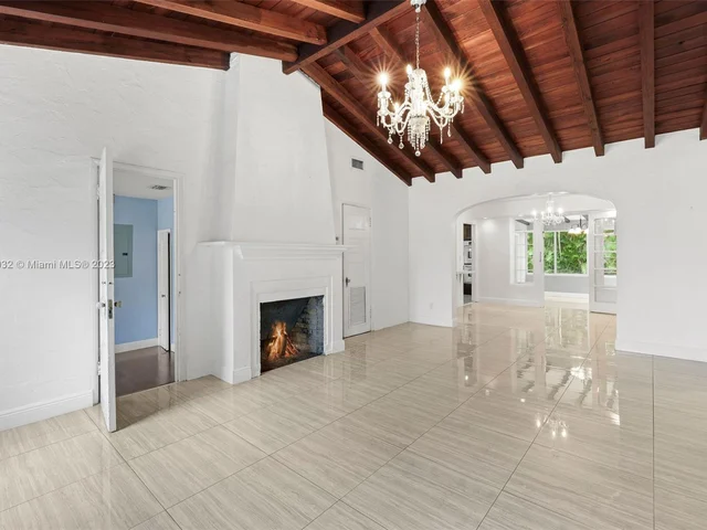 427 W 43rd St, Miami Beach FL 33140