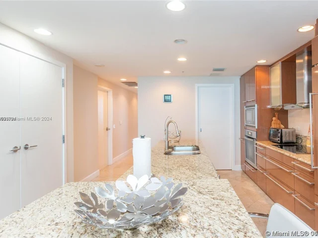 3801 Collins Ave # 1102, Miami Beach FL 33140