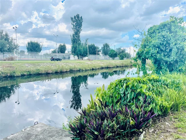 3127 NW 106th St, Miami FL 33147