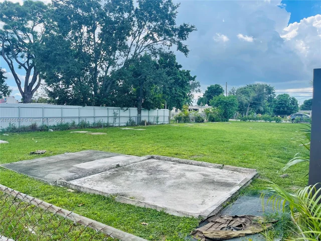 3127 NW 106th St, Miami FL 33147